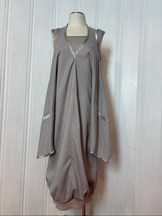 Lauren Vidal Dresses & Skirts - LAUREN VIDAL Designer Light Gray Layered Balloon Hem Dress - Size S